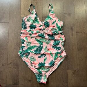 ✨2/$30✨ Old Navy Flamingo Maternity Bathing Suit